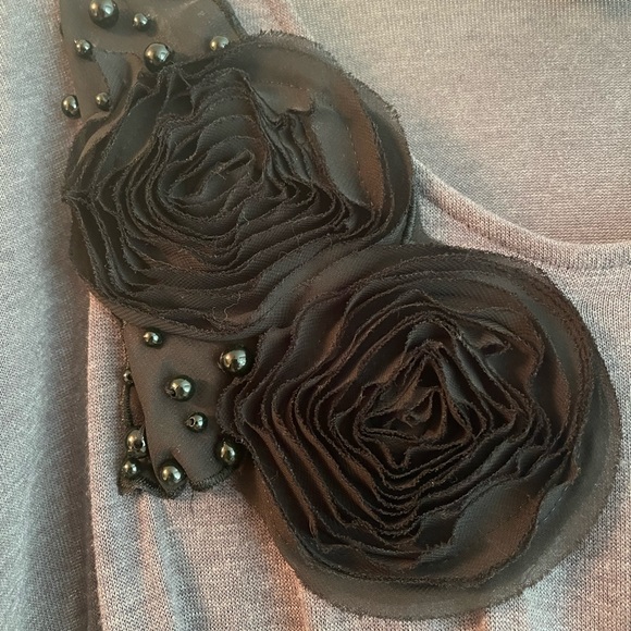 Black and gray dress with Tull and beading detail, pockets and belt eyelets. - Picture 4 of 4